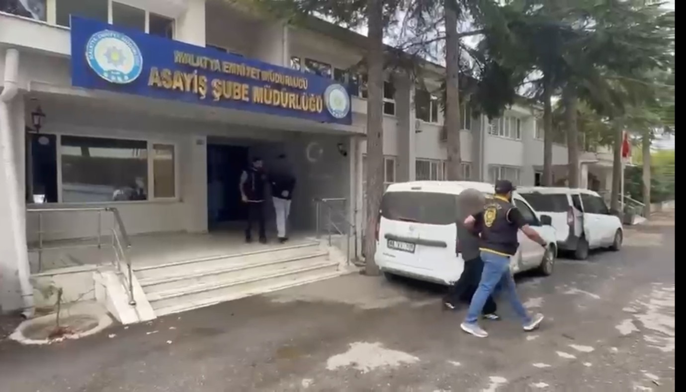 Yeşilyurt’ta İş Yerleri Kurşunlandı