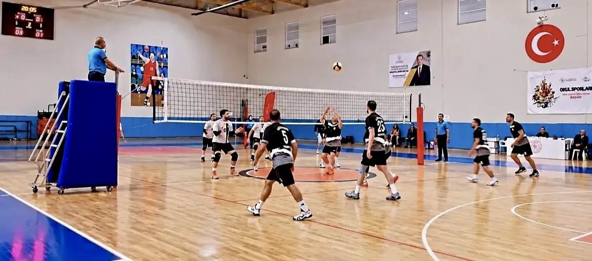 Kurumlar, Voleybol Turnuvasında Yarıştı