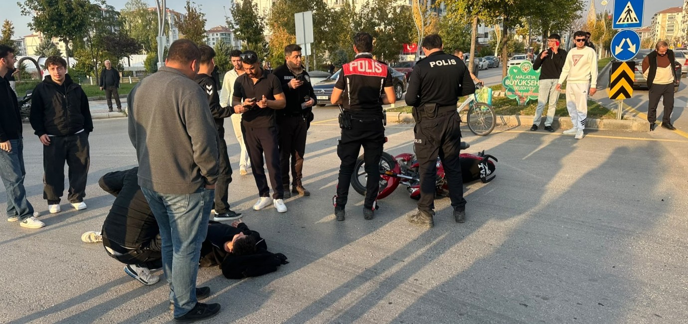 Otomobil ile Motosiklet Çarpıştı 1 Kişi Yaralandı!