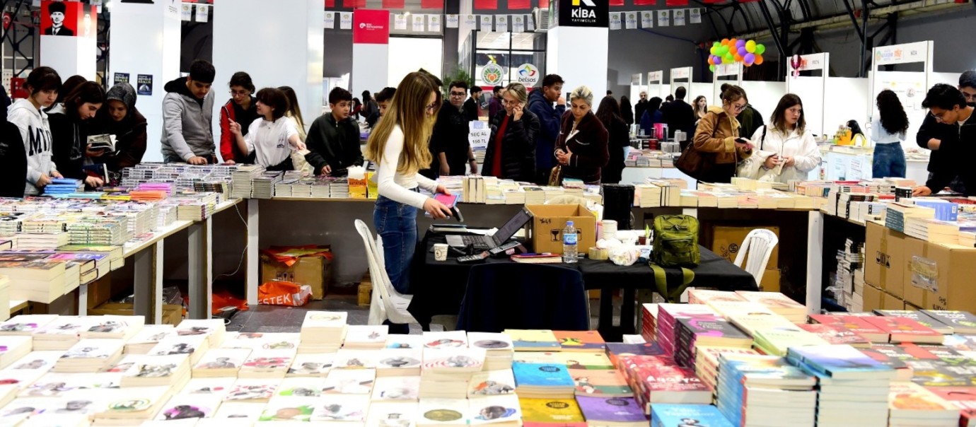 Malatya Kitap Fuarı 5 Günde 100 Bin Ziyaretçiyi Ağırladı