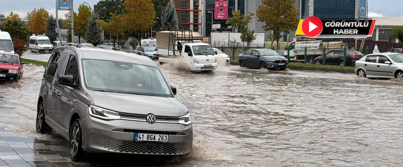 Sağanak Yağış Çevre Yolunda Taşkına Sebep Oldu