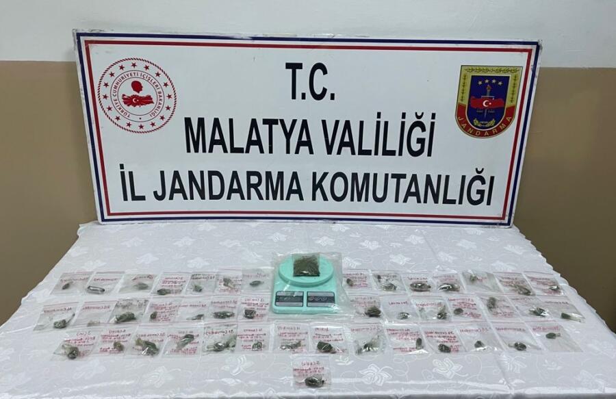 44 PAKET HALİNDE TOPLAM 70 GRAM TOZ ESRAR ELE GEÇİRİLDİ 