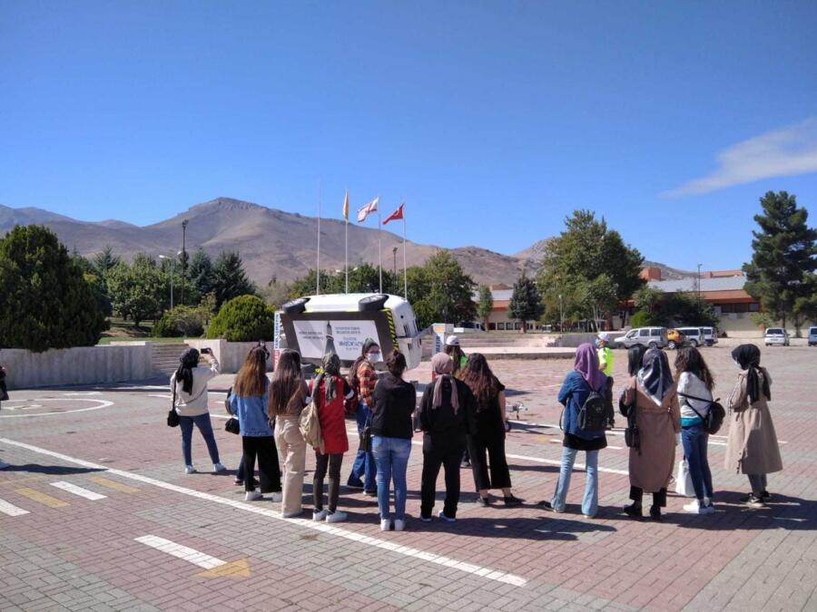 Öğrencilere Trafik Kuralları Bilgilendirmesi