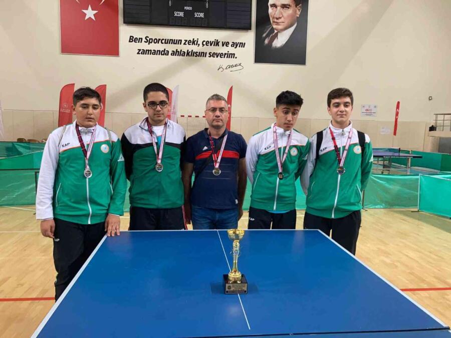 YEŞİLYURT BELEDİYESPOR MASA TENİSİ TAKIMI BÖLGE İKİNCİSİ OLDU