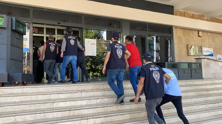 MALATYA MERKEZLİ 3 İLDE UYUŞTURUCU OPERASYONUNDA 21 ZANLI GÖZALTINA ALINDI