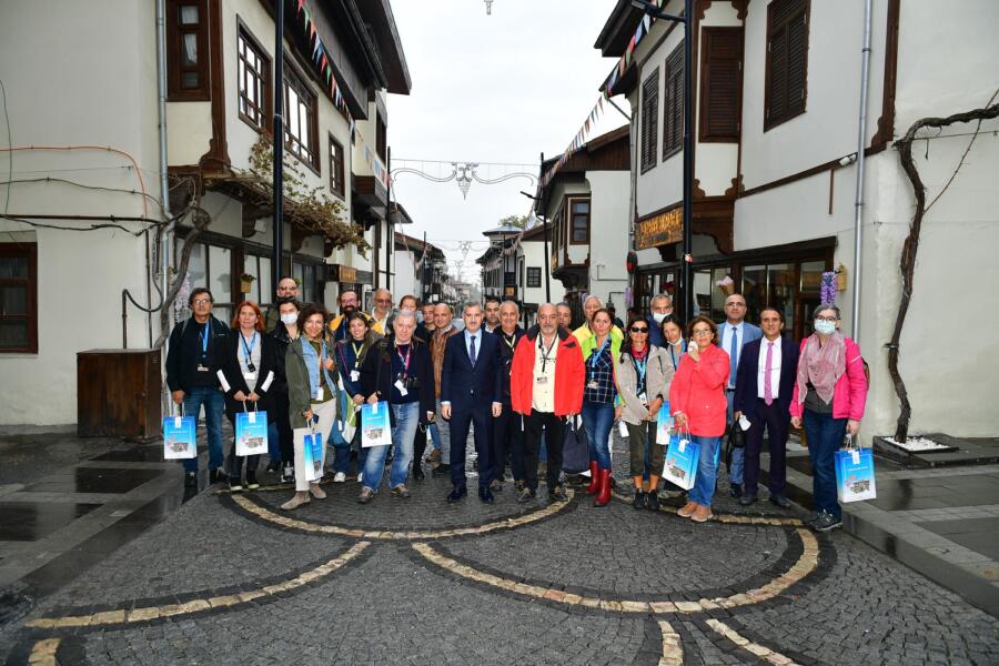 30 KİŞİLİK GASTRONOMİ TUR REHBERİ HEYETİ, YEŞİLYURT LEZZET CADDESİNİ İNCELEDİ