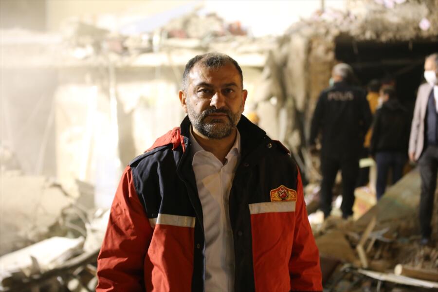 MALATYA’DA ÇÖKEN BİNADAKİ ARAMA KURTARMA ÇALIŞMALARI 9 SAATTE TAMAMLANDI