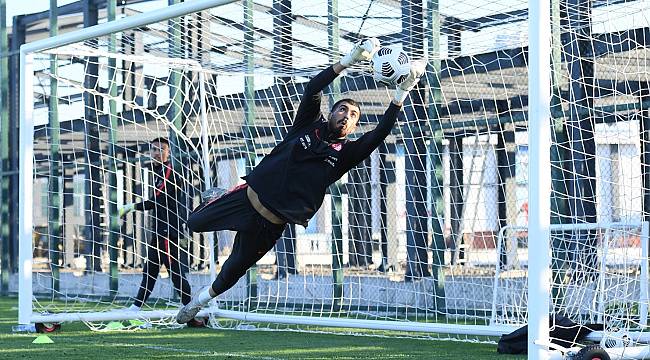 YENİ MALATYASPOR KALECİSİ ABDULSAMED DAMLU’NUN AYAK BAŞ PARMAĞI KIRILDI