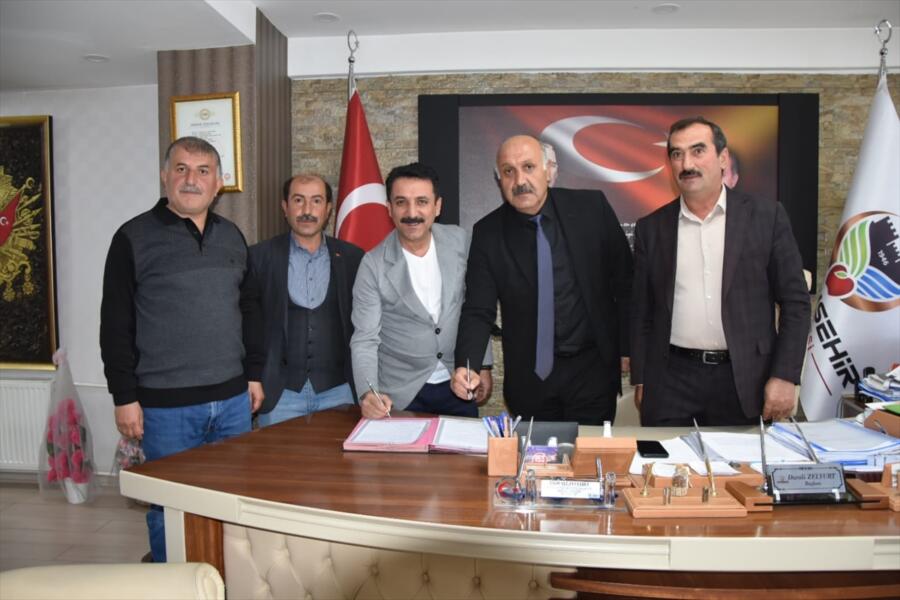 SANATÇI LATİF DOĞAN, MALATYA’DA TAZİYE EVİ YAPTIRACAK