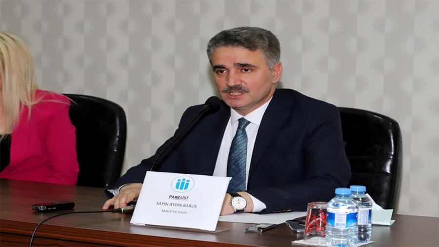 MALATYA VALİSİ BARUŞ ÜNİVERSİTE ÖĞRENCİLERİYLE BULUŞTU