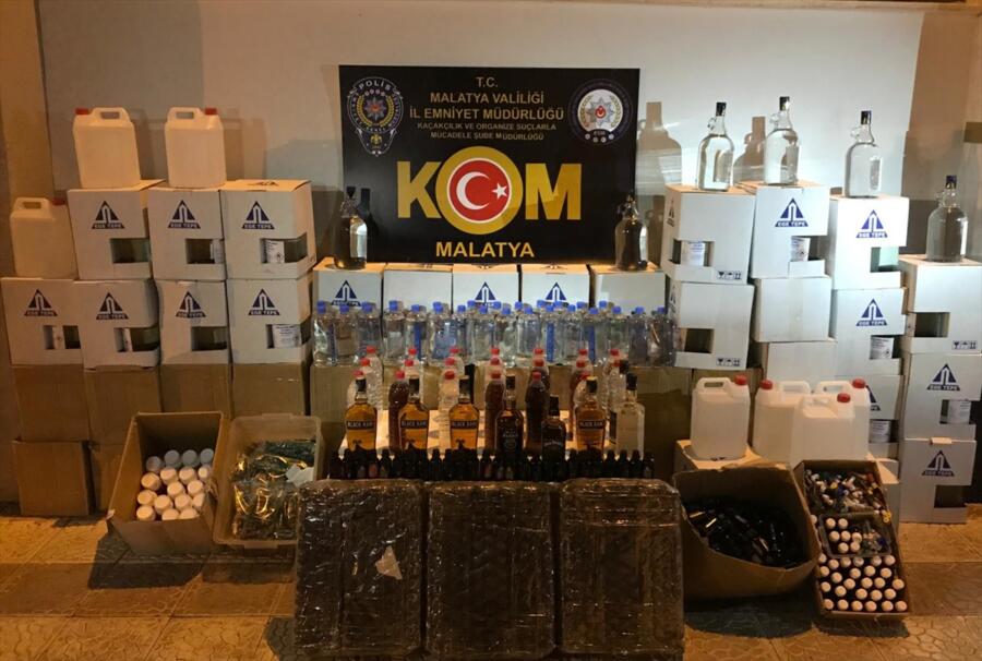 MALATYA’DA SAHTE VE KAÇAK ALKOL ELE GEÇİRİLDİ, 70 ŞÜPHELİ YAKALANDI