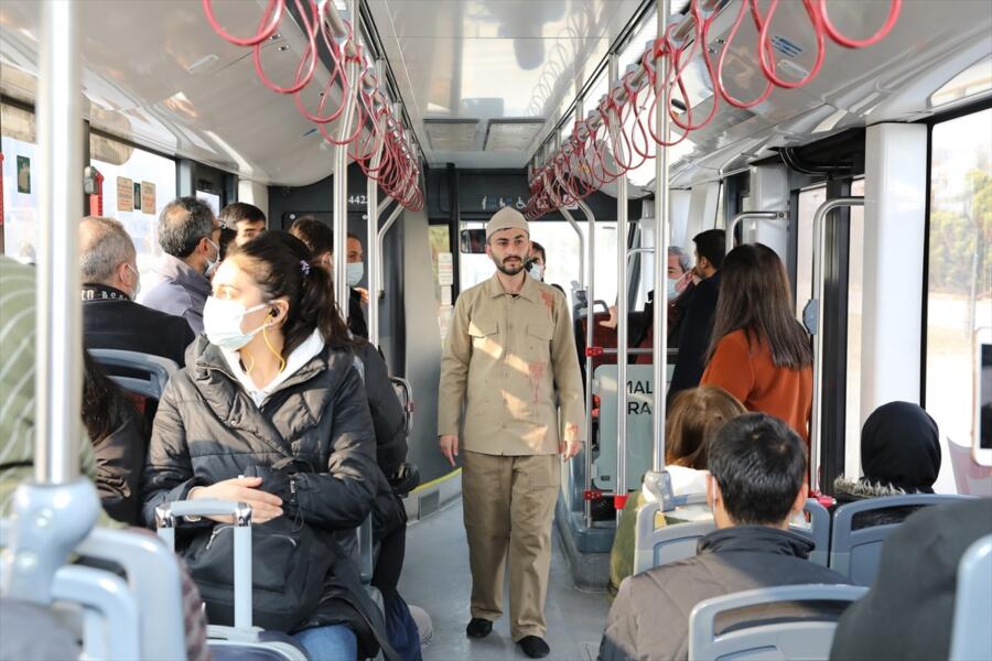MALATYA’DA TOPLU TAŞIMA ARICINDA TİYATRO OYUNU SAHNELENDİ