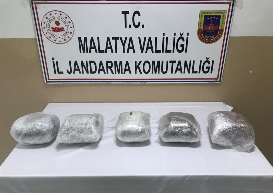 MALATYA’DA YOLCU TRENİNDE 10 KİLOGRAM ESRAR ELE GEÇİRİLDİ