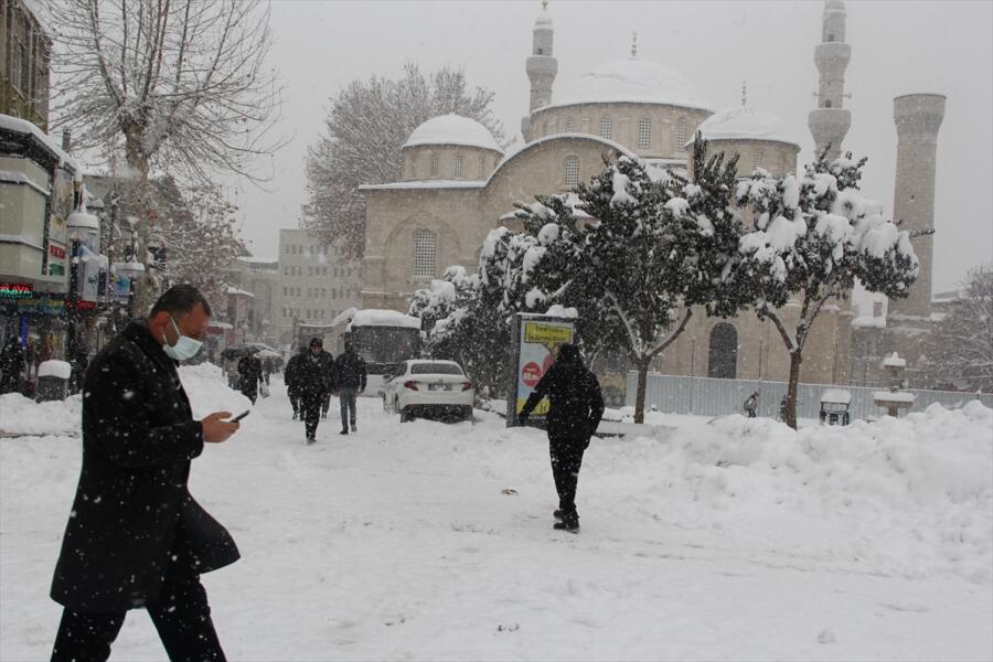 MALATYA’DA YÜKSEK KESİMLERDE KAR KALINLIĞI 62 SANTİMETREYE ULAŞTI