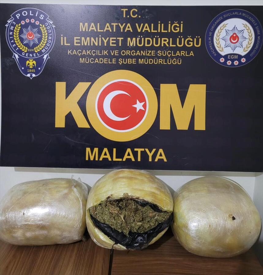 MALATYA’DA YOLCU OTOBÜSÜNDE 12 KİLO 600 GRAM ESRAR BULUNDU