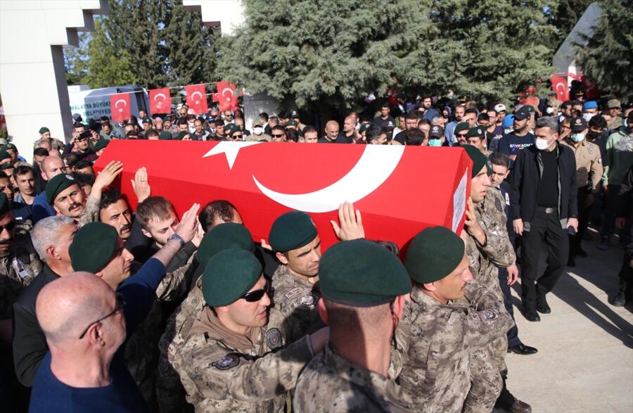ŞEHİT ÖZEL HAREKAT POLİSİ ALTUNÖRS, MALATYA’DA SON YOLCULUĞUNA UĞURLANDI