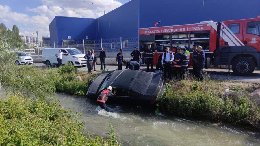 MALATYA’DA SULAMA KANALINA DEVRİLEN OTOMOBİLİN SÜRÜCÜSÜ YARALANDI