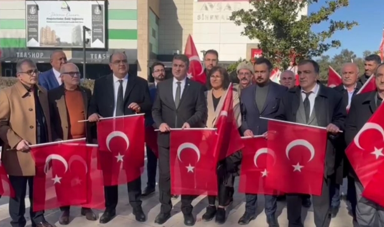 İYİ Parti 'den Türk Bayrağı Ve Atatürk’ün Bursa Nutku Dağıtımı