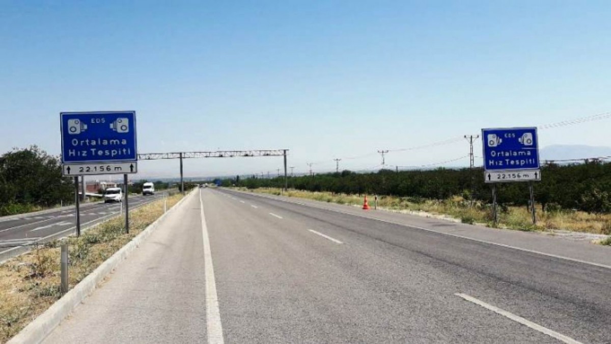  Elazığ-Malatya karayolunda otomobil ile hafif ticari araç çarpıştı: 8 yaralı