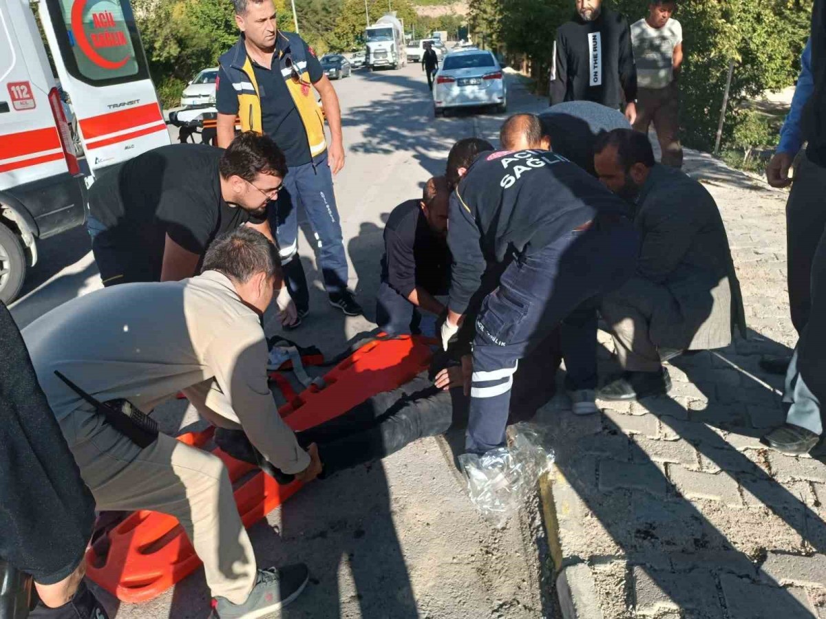 Otomobil ile çarpışan motosikletin sürücüsü ağır yaralandı