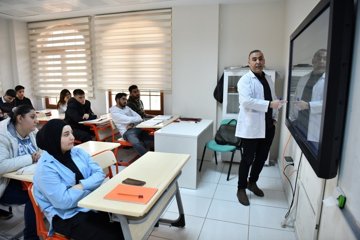 Yeşilyurt Belediyesi Ücretsiz YKS ve LGS Kurslarıyla 280 Öğrenciye ücretsiz eğitim verecek .