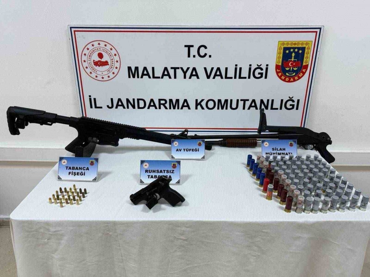 Malatya’da Silah Kaçakçılarına Darbe! Jandarmadan Çifte Operasyon