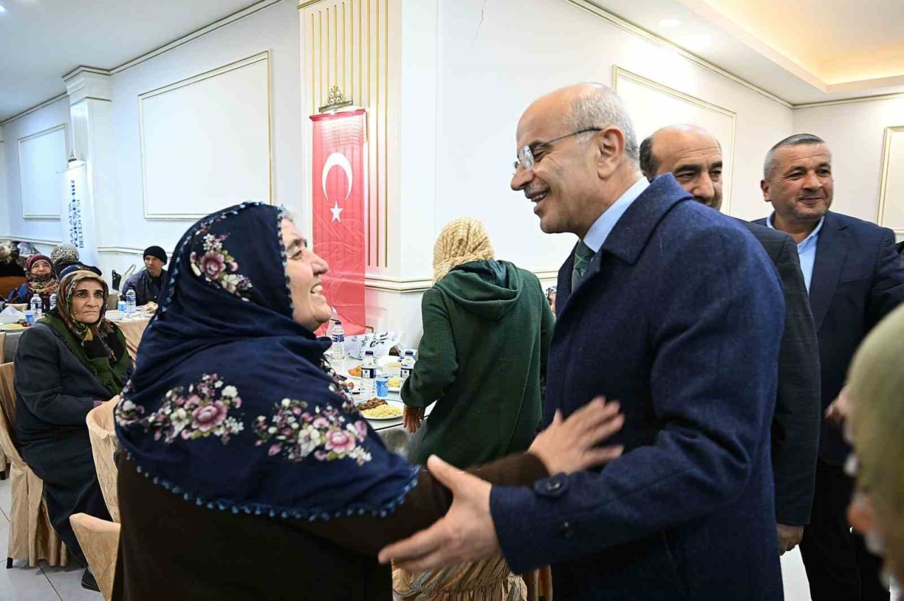 Malatya Büyükşehir Belediyesi’nin iftar sofraları büyük ilgi görüyor
