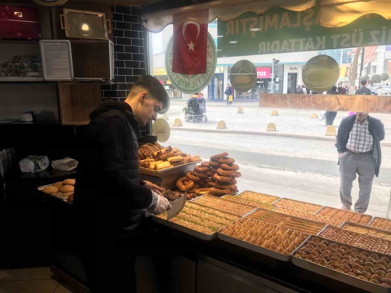 Malatya’da bayram öncesi baklava ustalarının yoğun mesaisi başladı
