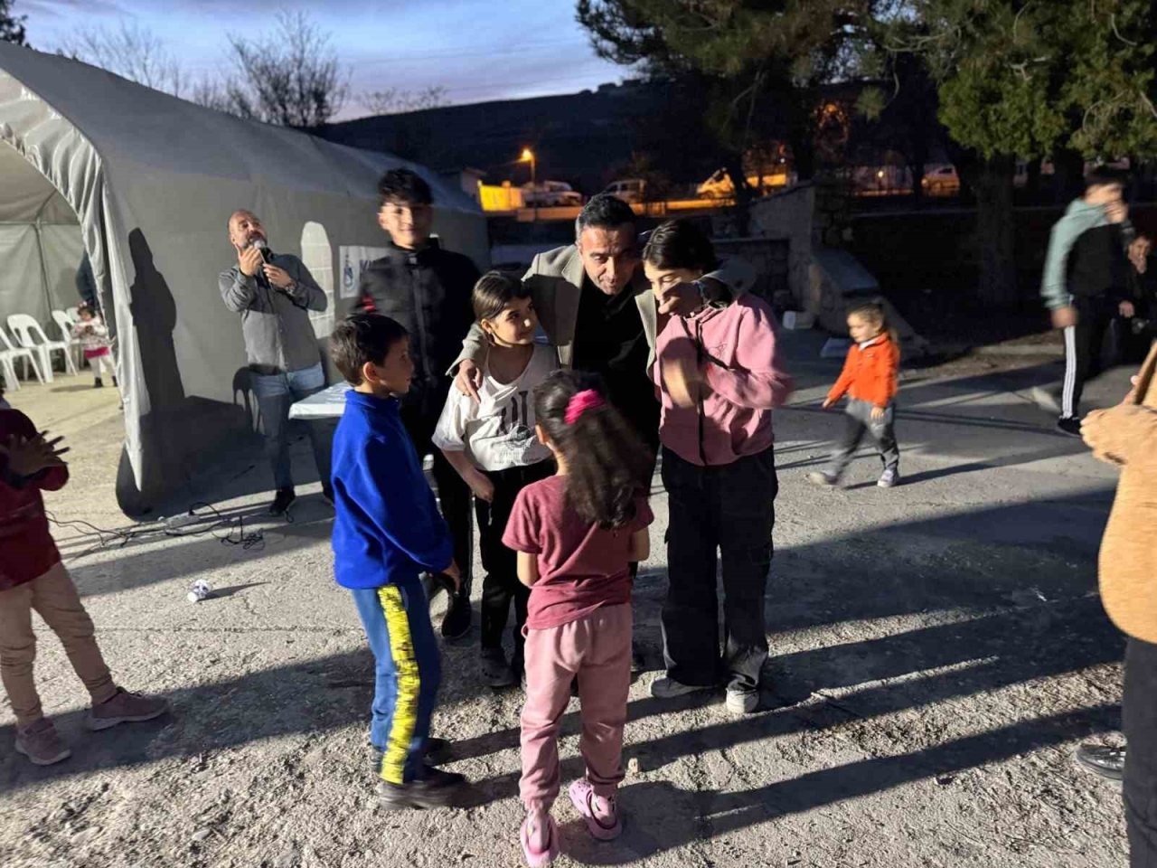 Akçadağ Belediye Başkanı Ulutaş, depremzedelerle iftar yaptı
