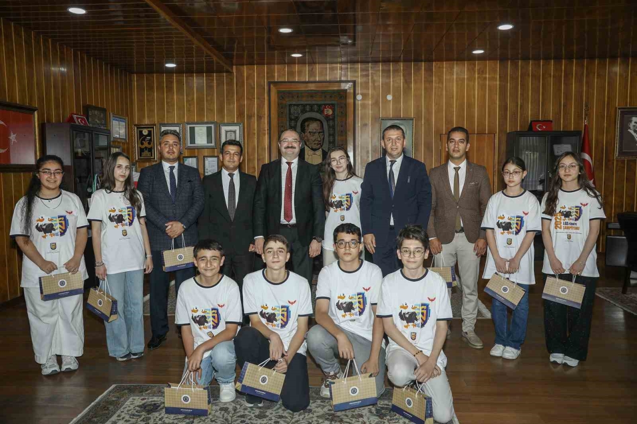 LGS başarısı vakıf okullarında hayat buluyor
