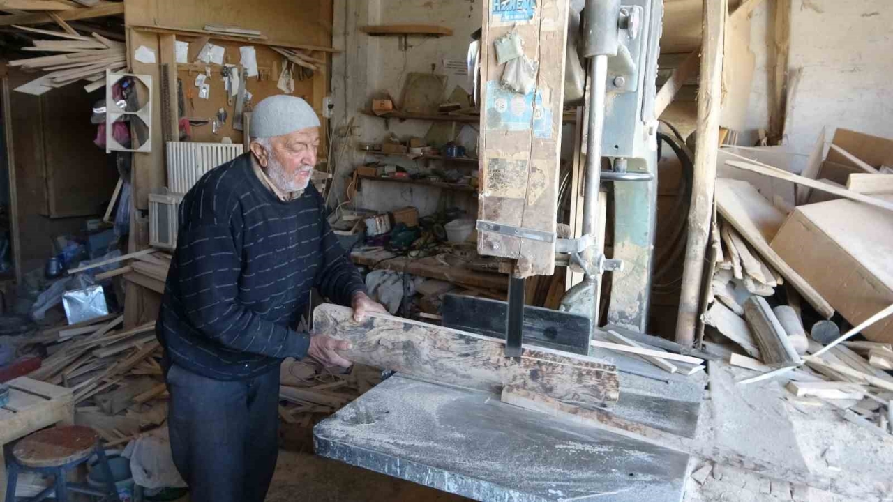 Malatyalı usta 73 yıldır ağaçlara şekil veriyor
