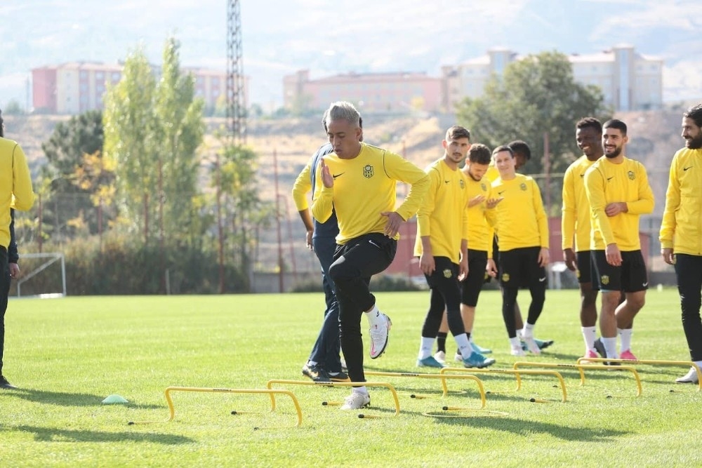 Yeni Malatyaspor’da Cueva ile yollar ayrıldı
