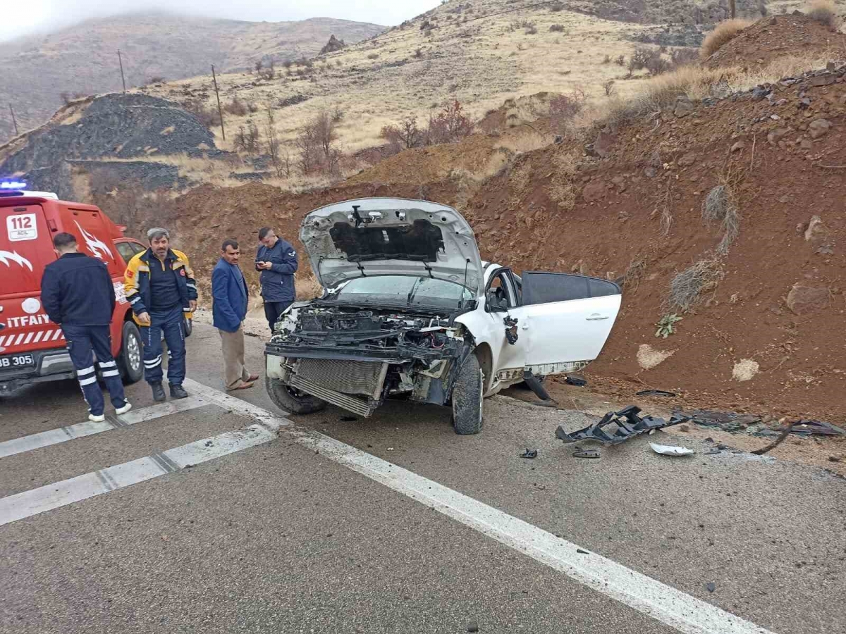 Malatya’da kontrolden çıkan araç devrildi