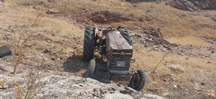 Şarampole devrilen traktörün sürücüsü hayatını kaybetti