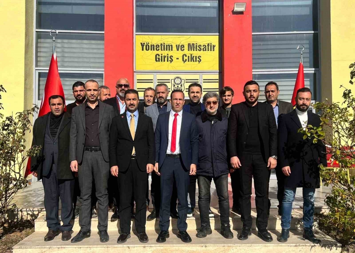 Yıldırım: ″Yeni Malatya’yı kurarken, Yeni Malatyaspor’u da ayağa kaldıracağız″