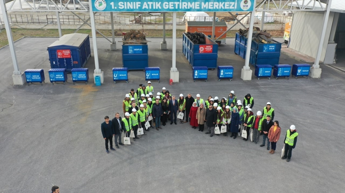 Öğrenciler, Ambalaj Atıkları Toplama Ayırma Merkezi’ni inceledi