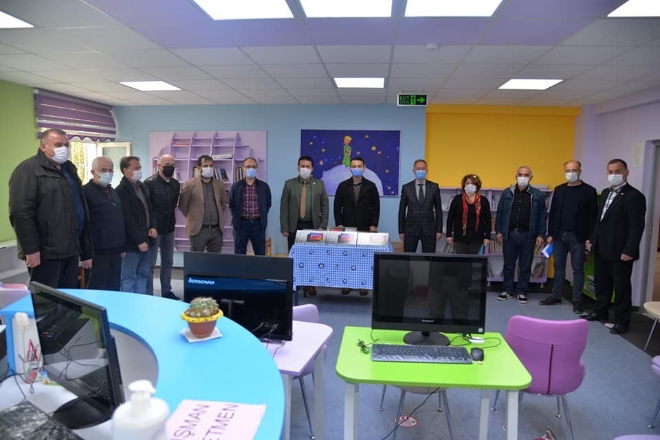 Türkeli’de 146 öğrenciye tablet desteği