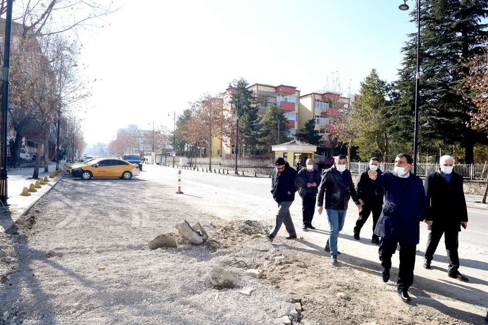 Malatya İstasyon Caddesinde yol genişletme çalışmaları sürüyor