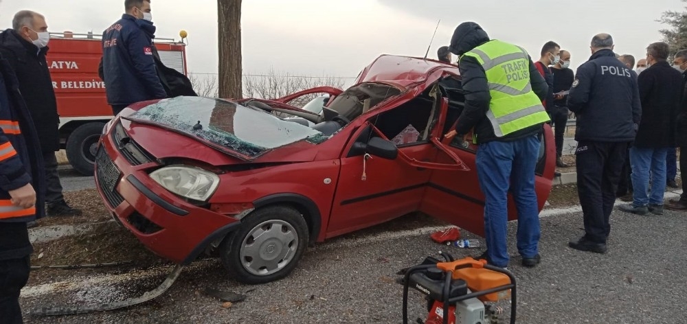 Akçadağ’da feci kaza: 1’i ağır 2 yaralı