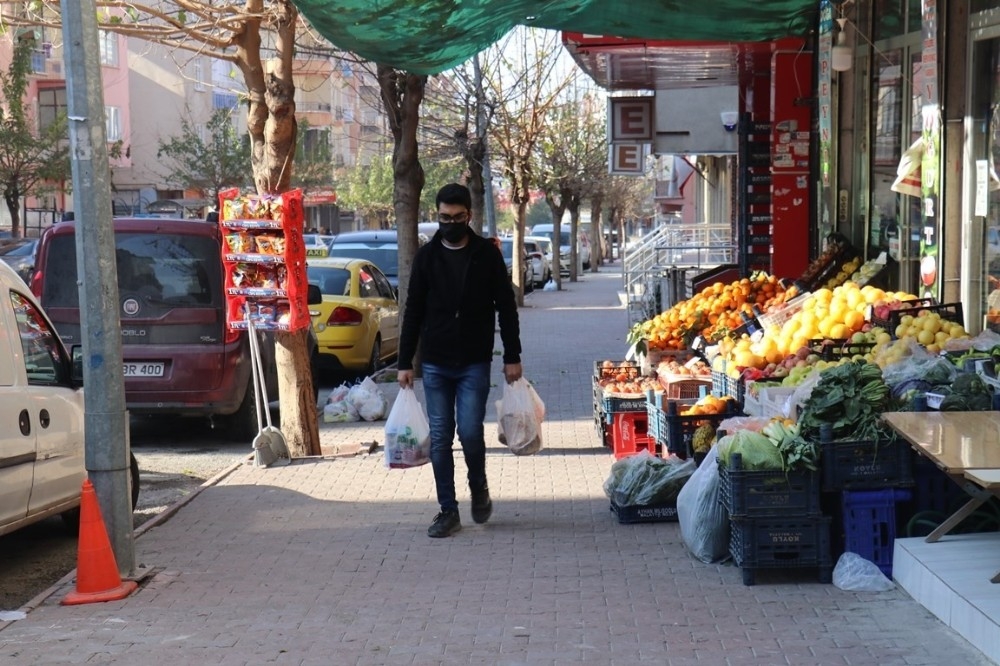 Sokağa çıkma kısıtlaması mahalle bakallarının önemi ortaya çıkardı