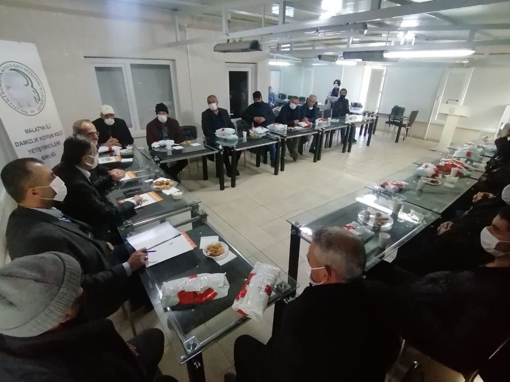 Malatya’da küçükbaş hayvan yetiştiricileri eğitiliyor