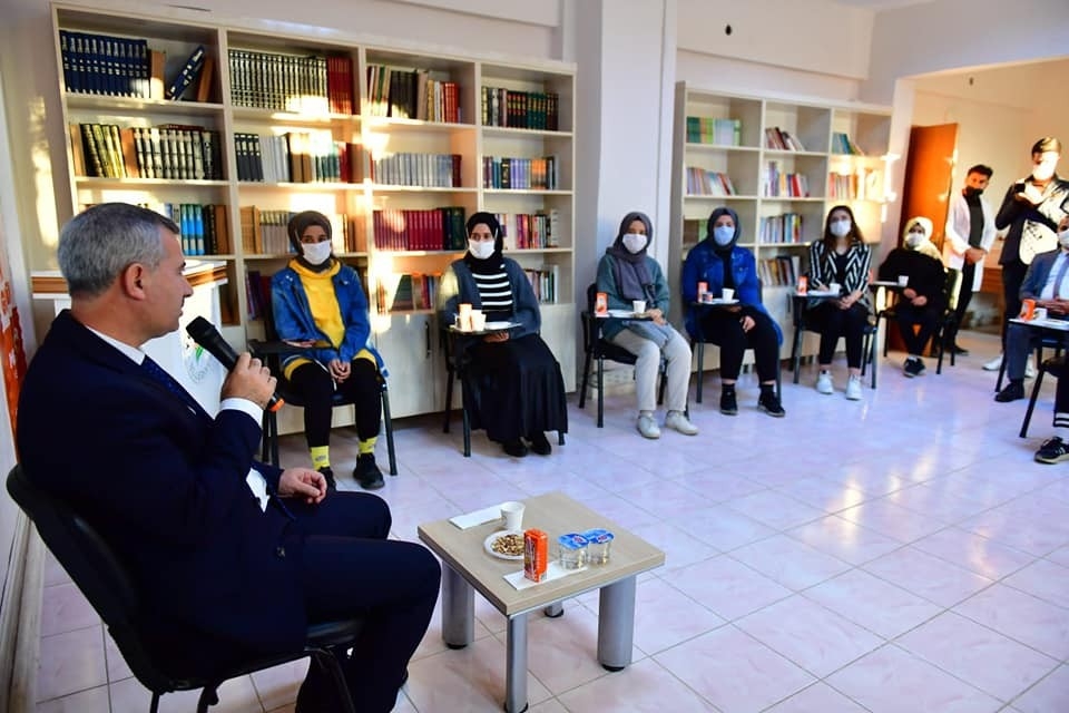 Çınar, gençlerin taleplerini dinledi