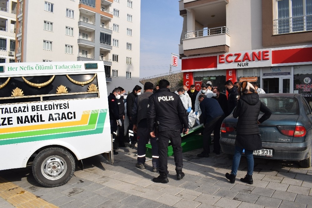 Tartıştığı eşiyle görüntülü görüşme yapıp intihar etti
